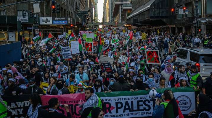 الآلاف تظاهروا في نيويورك دعمًا للفلسطينيين وللمطالبة بإنهاء "الاحتلال الإسرائيلي"