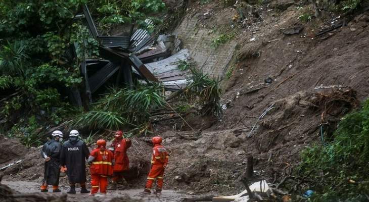 مقتل 6 أشخاص وفقدان 35 آخرين بانهيارات طينية في السلفادور