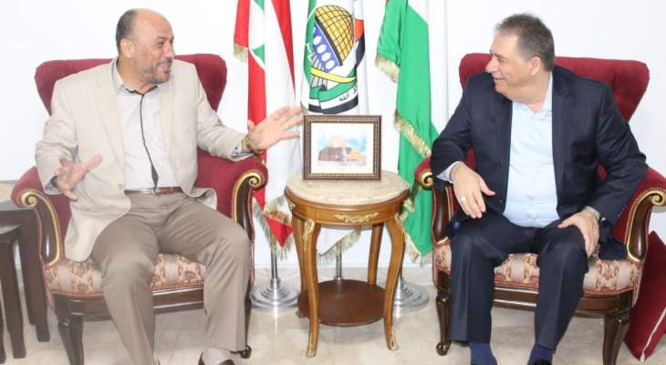 عبد الهادي يستقبل السفير الفلسطيني في لبنان ويبحث معه مستجدات القضية الفلسطينية 