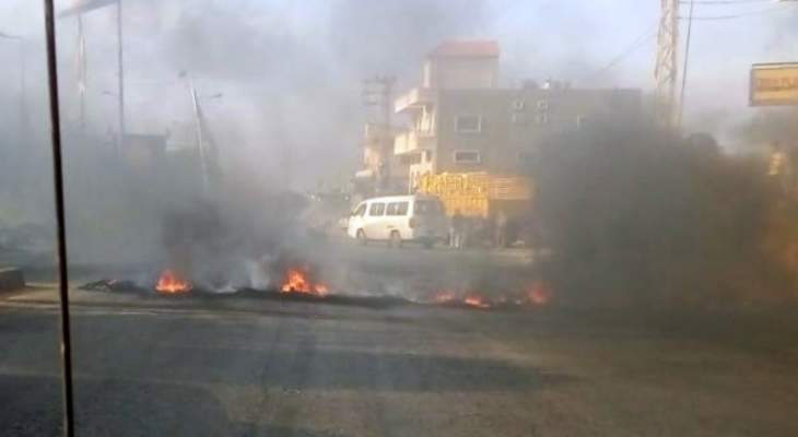 النشرة: قطع طريق عام غزة جب جنين احتجاجا على توقيف اشخاص 