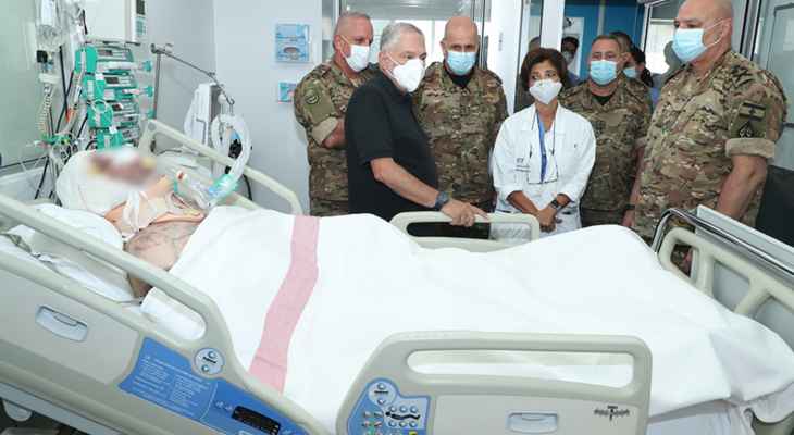قائد الجيش عاد المعاون الجريح أحمد صيدح في مستشفى أوتيل ديو ونوّه بشجاعته