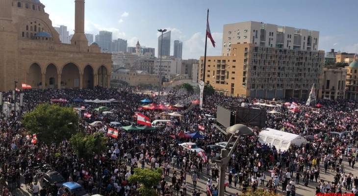 بدء توافد المتظاهرين إلى ساحة الشهداء وتوتر في محيط مجلس النواب