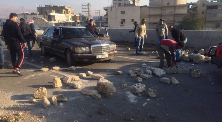 قطع السير محلة شارع المئتين طرابلس بالاتجاهين