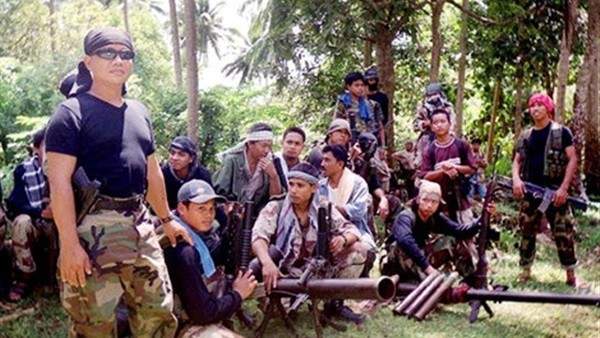 الجيش الفليبيني أعلن عن تحرير 31 رهينة كانوا محتجزين كدروع بشرية