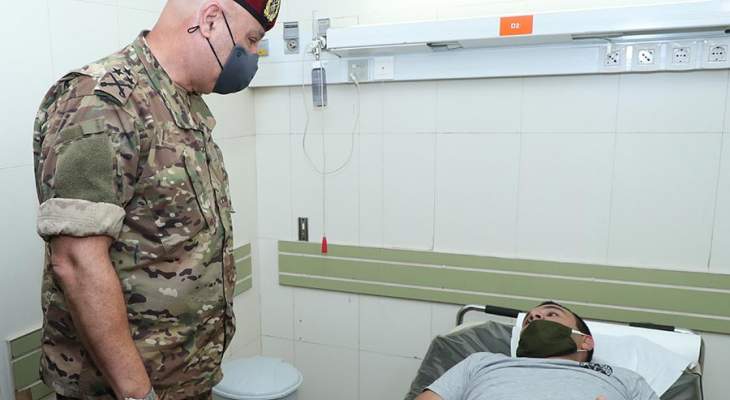 قائد الجيش تفقّد المستشفى العسكري المركزي ومنطقة المرفأ