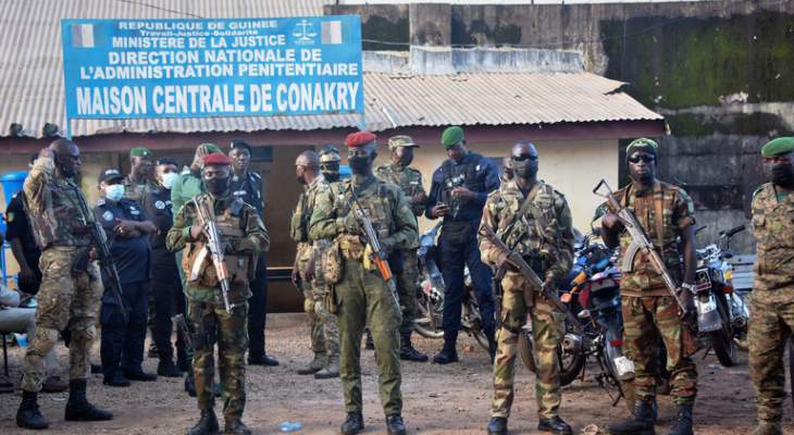المجلس العسكري في غينيا يجمد حسابات الحكومة المصرفية