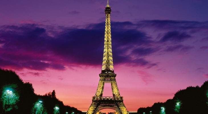 سلطات فرنسا تدرس إقامة سياج زجاجي حول برج إيفل خوفا من الإرهاب