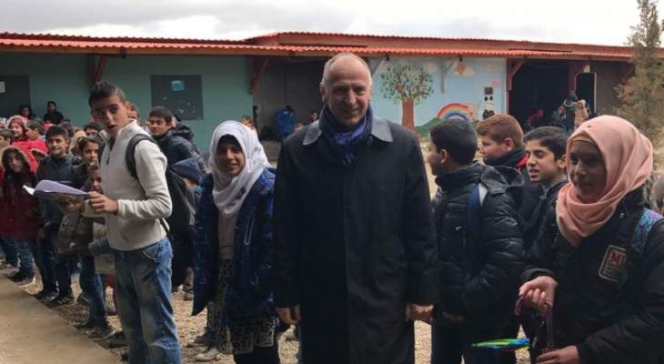 سفير أوكرانيا زار بعض مدارس اللاجئين السوريين في البقاع