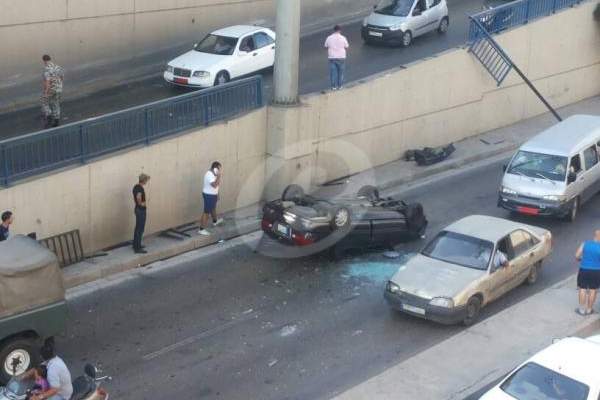 النشرة: زحمة سير خانقة بعد سقوط سيارة من على جسر شاتيلا الى داخل النفق
