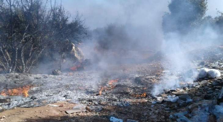 الدفاع المدني: إخماد حريق شب نفايات واشجار في دده