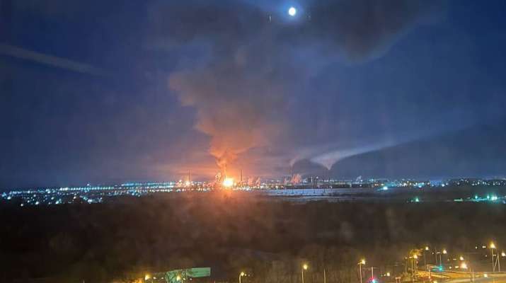 اندلاع حريق في مصفاة لتكرير النفط في مقاطعة سمارا الروسية بعد سقوط طائرة مسيّرة