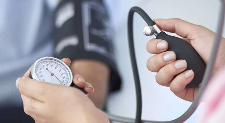 خبير روسي: ارتفاع ضغط الدم قد يكون سببه الإجهاد أو نمط الحياة الخامل