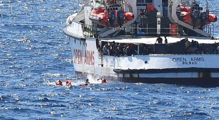 حكومة إسبانيا: إرسال سفينة عسكرية لنقل المهاجرين من سفينة عالقة قبالة إيطاليا