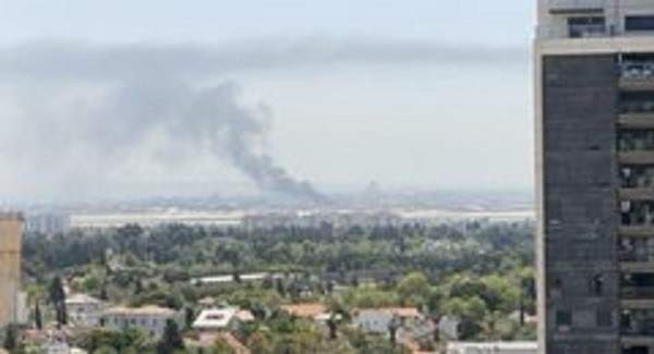 وسائل اعلام اسرائيلية: حريق كبير بجوار مطار بن غوريون وإخلاء بعض المنازل المجاورة 