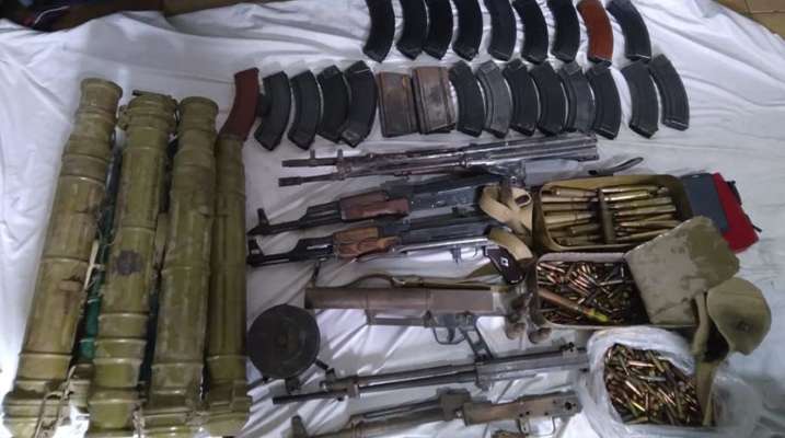 الجيش: تحرير مخطوف في بلدة مقنة- بعلبك وتوقيف أحد الخاطفين وضبط كمية من الأسلحة والذخائر