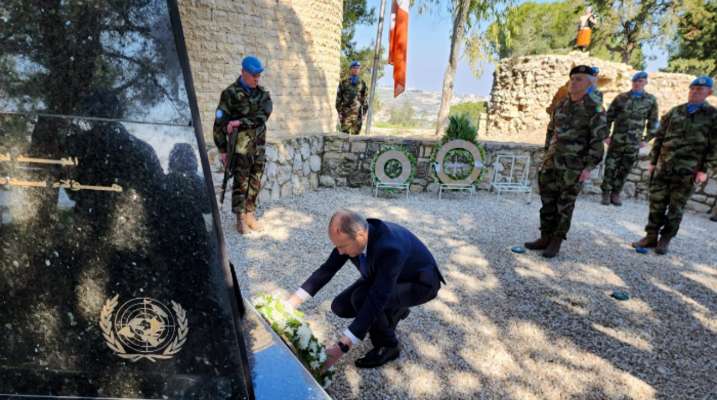 وزير الدفاع الإيرلندي تفقد كتيبة بلاده في الجنوب ووضع إكليلا من الزهر على النصب التذكاري في تبنين