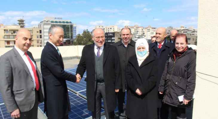الحلبي وسفير اليابان دشنا مشروع تجهيز مدرسة الإصلاح الثانية بصيدا بنظام الطاقة الشمسية