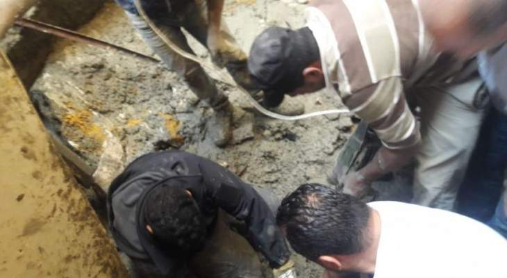 اطفاء بيروت يعمل على انتشال جثة عامل جراء انهيار سقف قيد الانشاء 