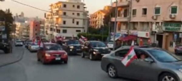 مسيرات سيارة في عدد من المناطق تحضيرا لتظاهرة الأحد دعما لرئيس الجمهورية