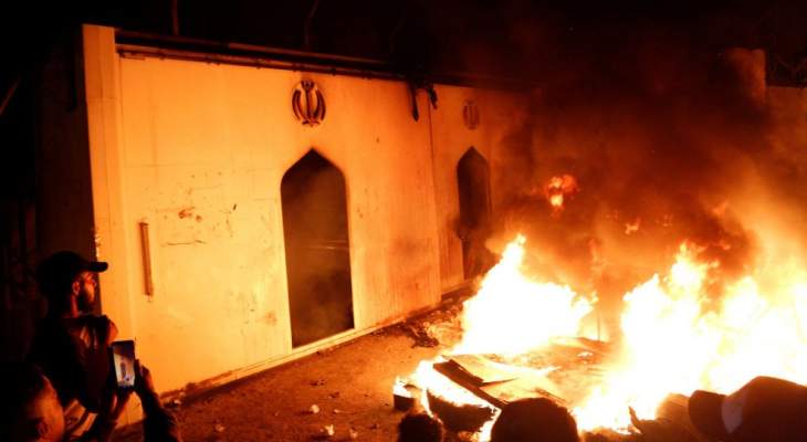 إضرام النيران مجددا في قنصلية إيران بمدينة النجف العراقية