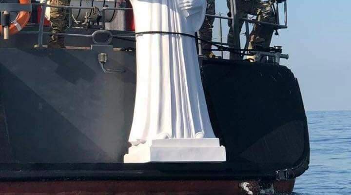 انزال تمثال للقديس شربل إلى قعر البحر في الذوق شفيعا لأعضاء نادي الغطس C club 