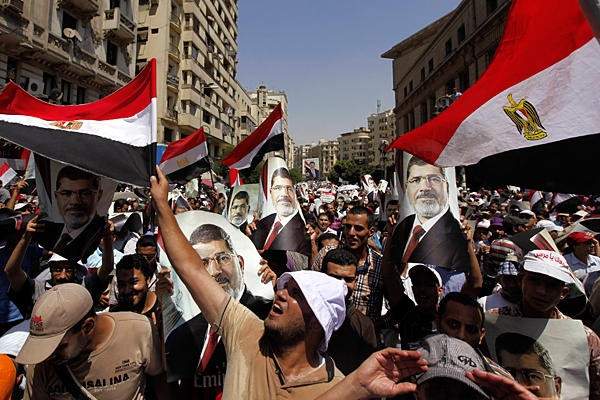 الإخوان المسلمون: غدا سيخرج ألف مرسي ليحكموا مصر بيد تثور وأخرى تبني