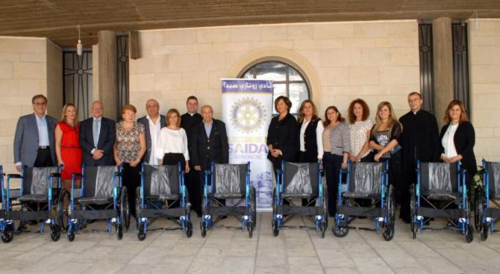 روتاري صيدا تقدم 12 كرسيا متحركا لذوي الحاجات الخاصة في دار العناية