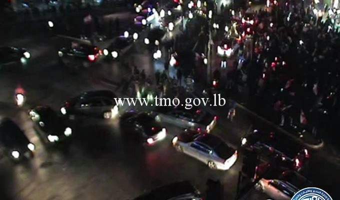 تجمع عدد من المواطنين عند تقاطع الشفروليه وحركة المرور كثيفة في المحلة