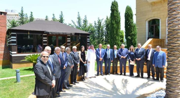وفد مجلس العمل اللبناني بالسعودية طلب من بخاري التدخل لرفع حظر السفر من بلده إلى لبنان