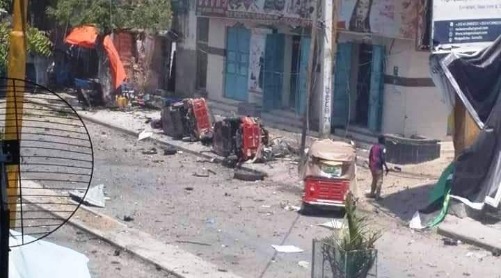 15 قتيلا جراء تفجير استهدف مطعما في مقديشو وتبنّته "حركة الشباب"