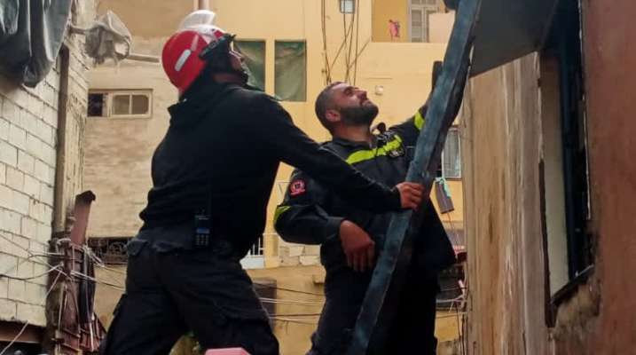 انقاذ مواطن اثر سقوطه داخل منور مبنى سكني في طرابلس