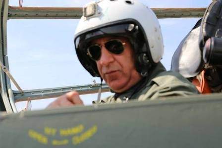 وزير الدفاع العراقي قاد طائرة حربية لقصف مواقع تنظيم &quot;داعش&quot;