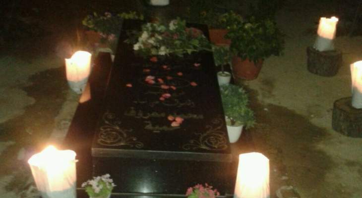 إضاءة الشموع على قبر الشهيد محمد حمية