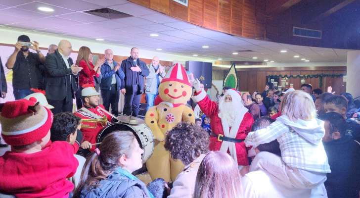 افتتاح سوق الميلاد وإضاءة شجرة العيد في الدكوانة