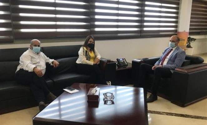 وزير الصحة عرض مع قائمقام جبيل لدور السلطات المحلية بمواكبة خطة التلقيح