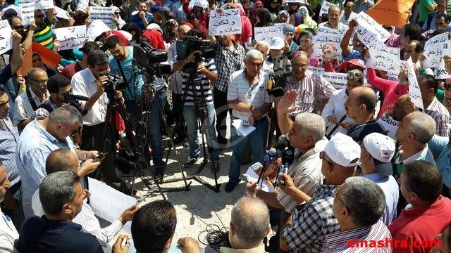 فلسطينيون صلوا أمام &quot;الأونروا&quot; في بيروت وخلية الأزمة أغلقت المكتب