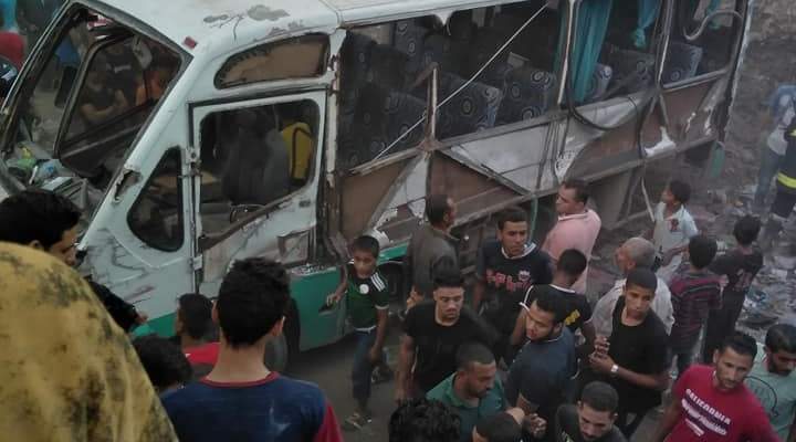 مقتل 4 نسوة وإصابة 26 شخصا بتصادم بين قطار وحافلة ركاب جنوب القاهرة