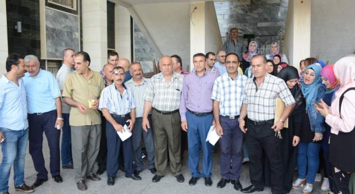 المساعدون القضائييون يعتصمون امام قصر عدل النبطية احتجاجا على السلسلة