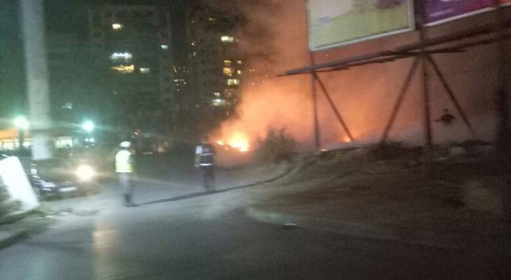 النشرة: اندلاع حريق قرب "auto francis" في انطلياس