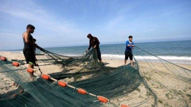 سلطات إسرائيل تغلق معبر &quot;إيرز&quot; وتقلص مساحة صيد الأسماك في قطاع غزة