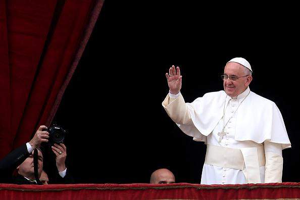 البابا: العالم السياسي المعاصر لا يعطي العائلة حقها من التقدير والدعم 