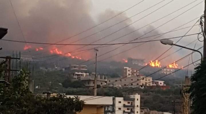 حريق كبير في خراج بلدة بزال والدفاع المدني والاهالي يعملون على اخماده