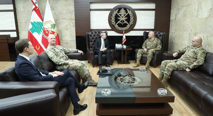 قائد الجيش تداول مع سفير بريطانيا في لبنان بعلاقات التعاون بين جيشي البلدين