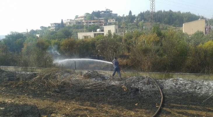 الدفاع المدني يخمد حريقا شب في أعشاب يابسة في بيت الكيكو في المتن