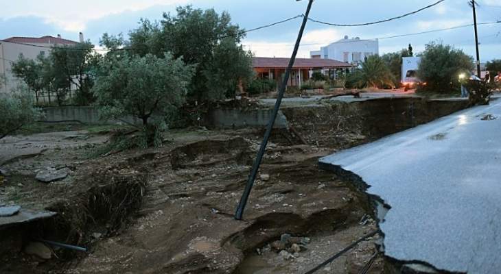 ثلاثة قتلى نتيجة عاصفة ضربت اليونان وتسببت بفيضانات وانهيارات أرضية