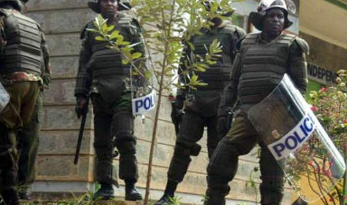 الشرطة الكينية تداهم مدرسة وتعتقل معلمين وتحتجز 100 طفل على خلفية الإرهاب