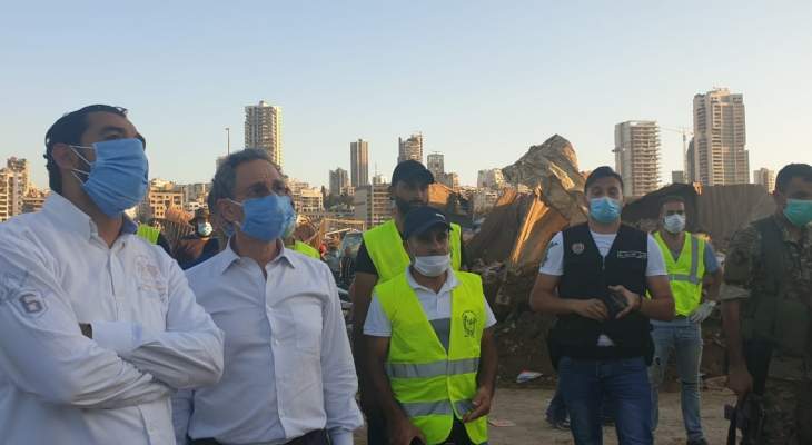 جولة لوزير الاقتصاد والتجارة على إهراءات القمح في مرفأ بيروت متفقدا الأضرار
