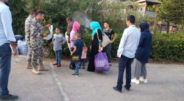 النشرة:45 سورياً يتجمعون مع امتعتهم في النبطية تمهيداً للانطلاق الى سوريا
