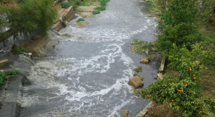  الأمطار على منطقة حاصبيا جرفت المياه الآسنة لتلوث نهر الحاصباني