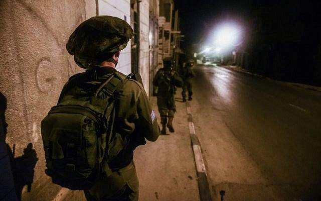 الجيش الإسرائيلي اعتقل 11 فلسطينيا بالضفة الغربية خلال الليلة الماضية